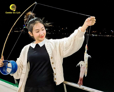 Trải nghiệm câu mực Phú Quốc ngắm hoàng hôn cực thú vị